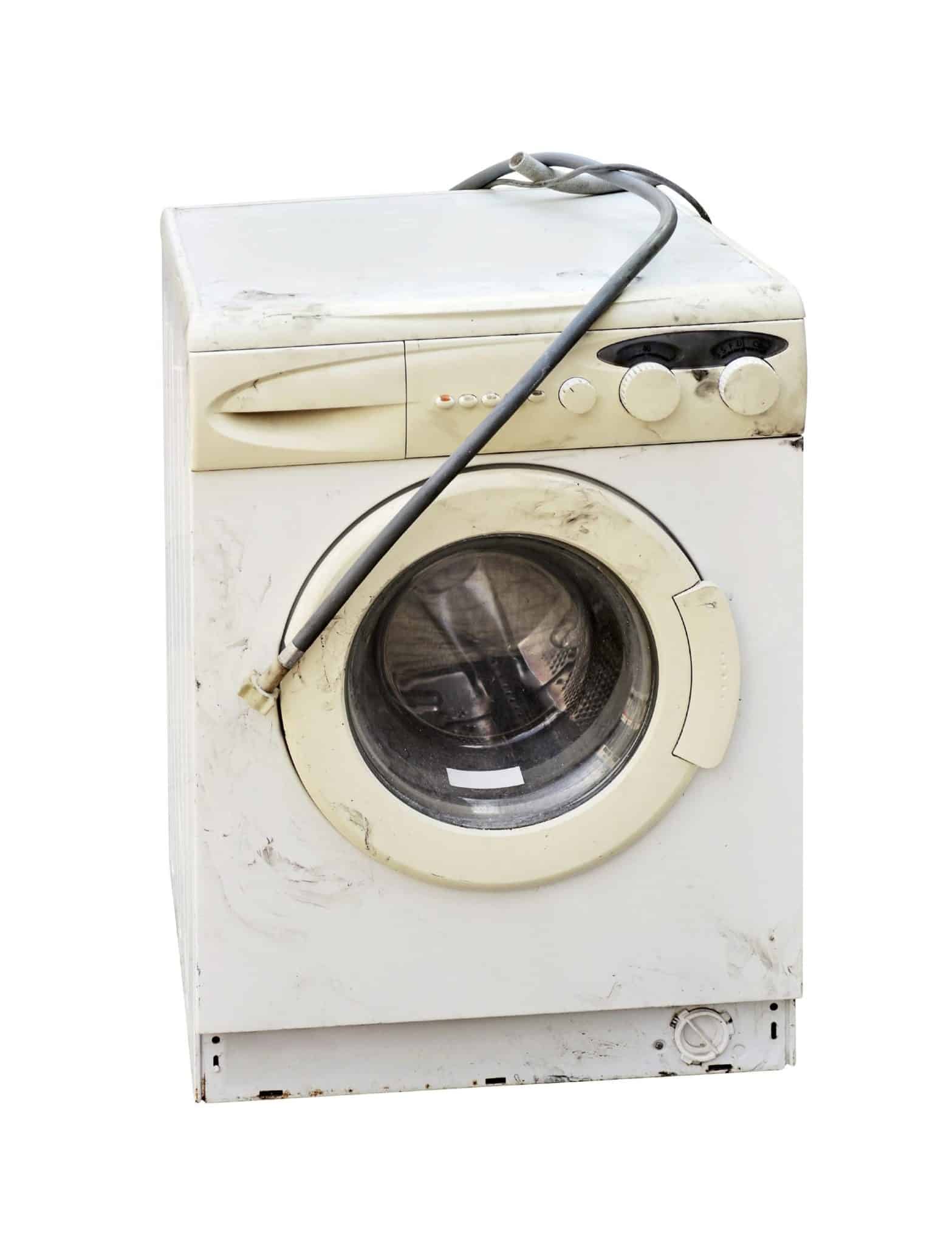 Стиральная машина заржавела. Ржавая стиральная машина. Машинка стиральная аристон корпус ржавеет. Почему ржавеет стиральная машина снаружи в ванной. Заржавела стиральная машина.